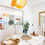 Tms Veramar2, Seafront, Ac, Pool & Parking דירה *